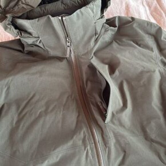 Arc’Teryx Gore-Tex Hooded Jacket - Picture 8 of 11